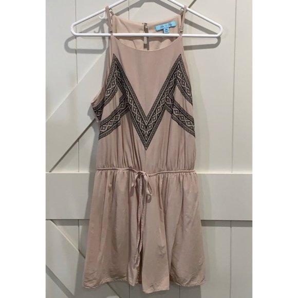 She and Sky Pants - She + Sky Beige & Black Short Romper Size Medium